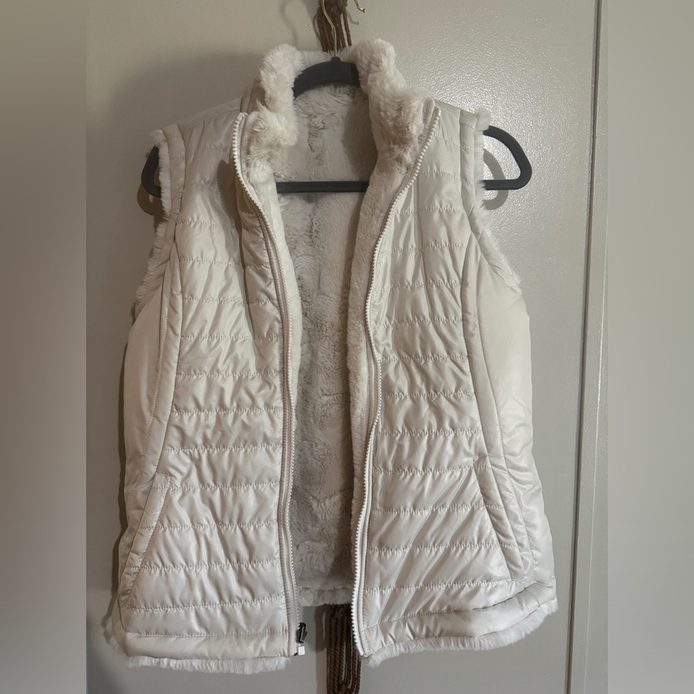 Perfect condition. Cute white cozy fuzzy vest!
